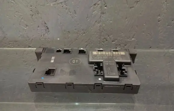 Mercedes-Benz C W203 Door control unit/module 2038205526 351321