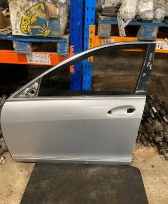 Mercedes-Benz S W221 Front door 2217200105 A2217200105
