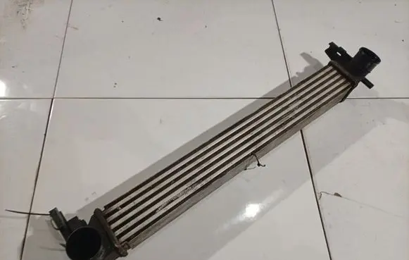Volkswagen Cross Polo Intercooler radiator 