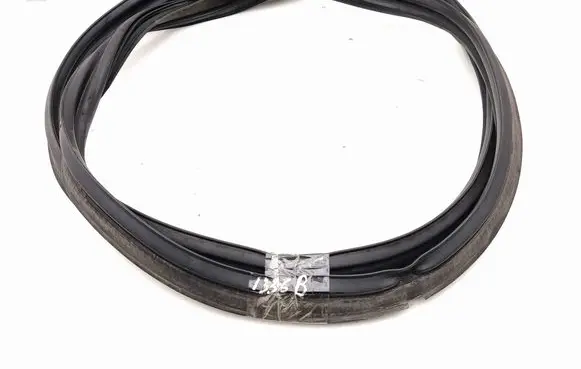Trunk rubber seal (body)