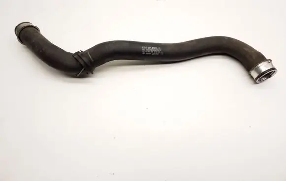 Mercedes-Benz CLS C219 Engine coolant pipe/hose a2115015382