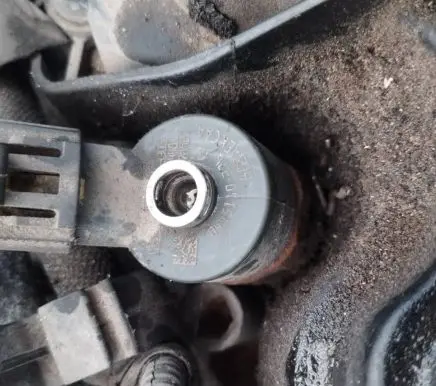 Fuel injector