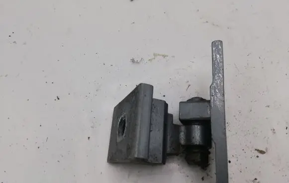 BMW 5 E60 E61 Rear door upper hinge 7068088