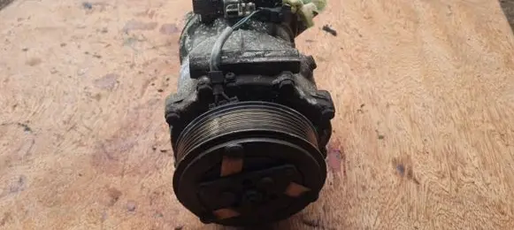 Volvo S40 Air conditioning (A/C) compressor (pump) 31348245
