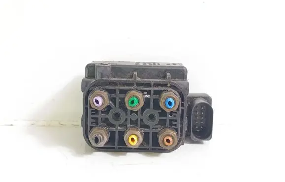 Tesla Model S Air suspension valve block 1515240027