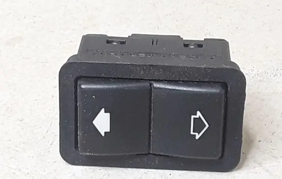 BMW 5 E39 Electric window control switch 8368974