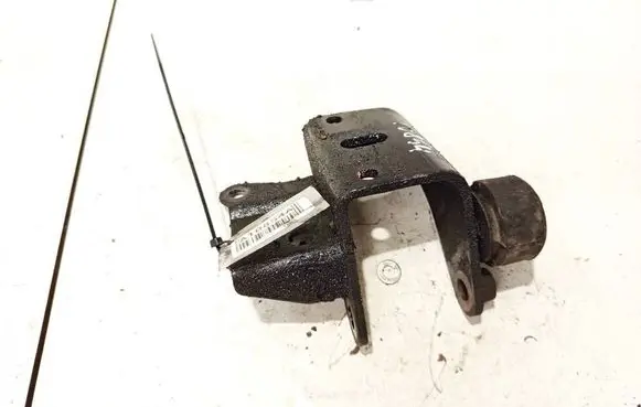Engine mounting bracket