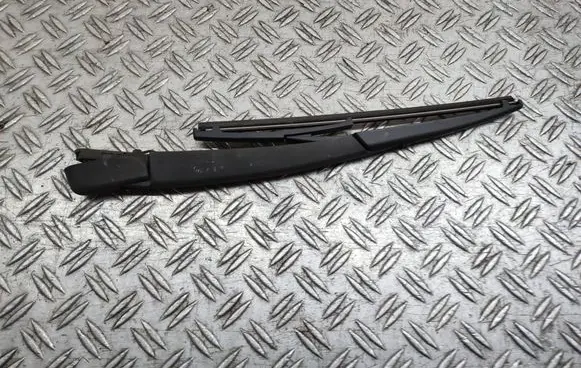 Nissan Juke I F15 Rear wiper blade arm 
