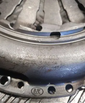Opel Corsa C Clutch pressure plate 9223223 55352025