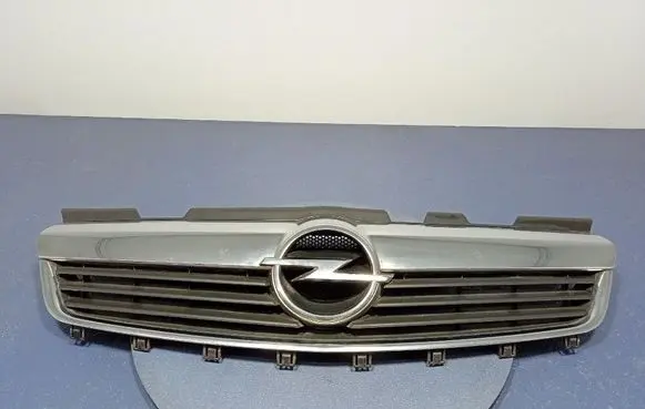 Opel Zafira B Front grill 13157590