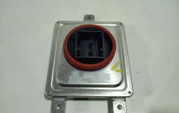 BMW 3 G20 G21 LED ballast control module 7933357