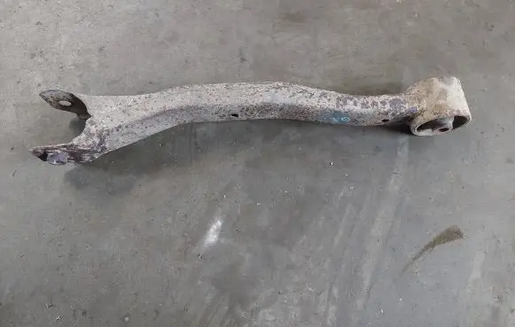 Mitsubishi Pajero Rear suspension control arm 