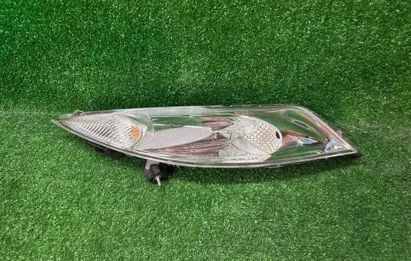 Nissan Juke I F15 Headlight/headlamp