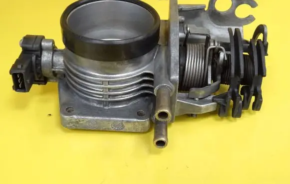 BMW 5 E39 Throttle body valve 13631721456