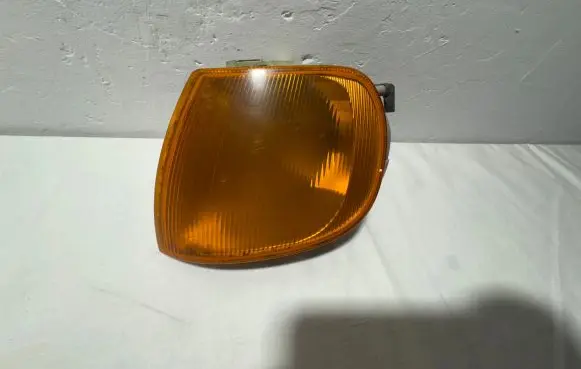 Volkswagen Polo Front indicator light 24331