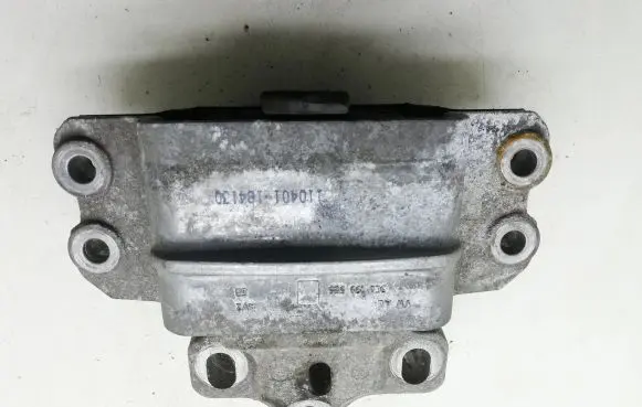Volkswagen PASSAT B6 Engine mount bracket 3C0199555