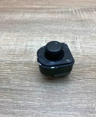 Volkswagen PASSAT B6 Wing mirror switch 1K0959565G