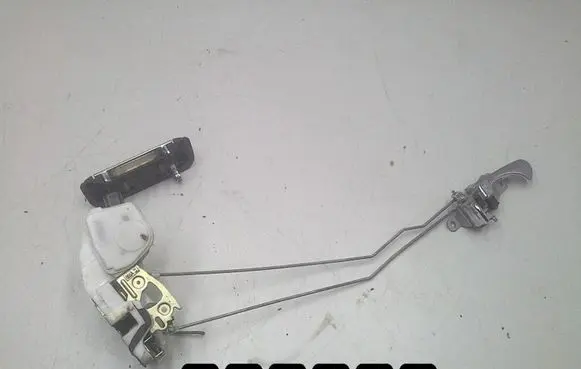 Mitsubishi L200 Front door lock 