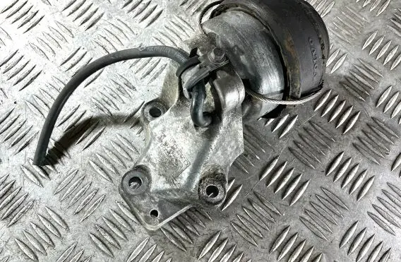 Volvo XC90 Engine mount bracket 30741567 307415673