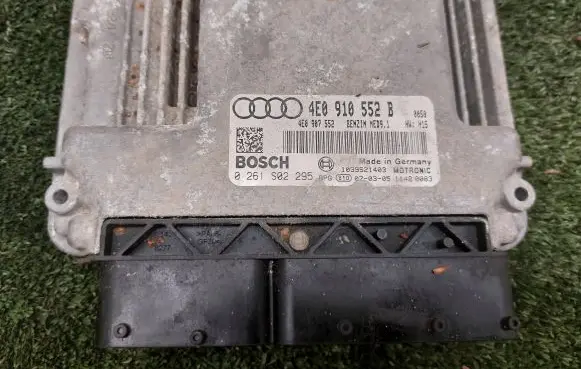 Audi A8 S8 D3 4E Engine control unit/module 4E0910552B 4E0907552