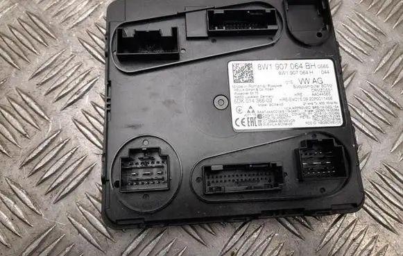 Audi e-tron Comfort/convenience module 8W1907064BH