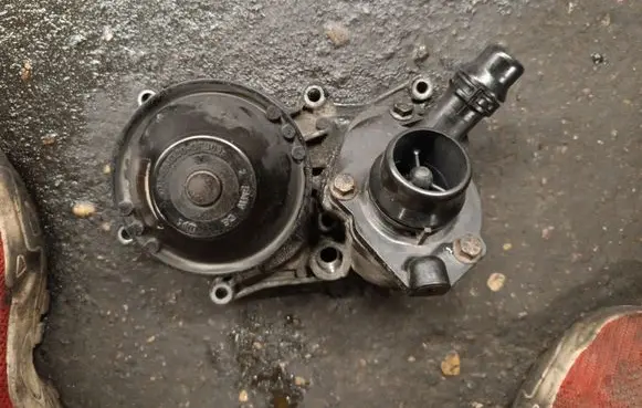 BMW 5 F10 F11 Thermostat/thermostat housing 4107080