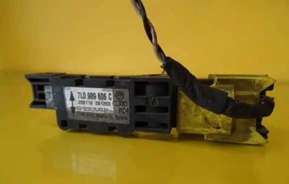 Audi A4 S4 B7 8E 8H Airbag deployment crash/impact sensor 7L0909606C