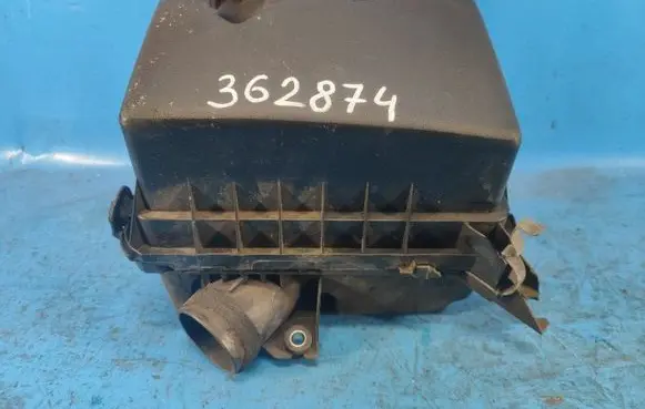 Toyota Camry Air filter box 177010V020
