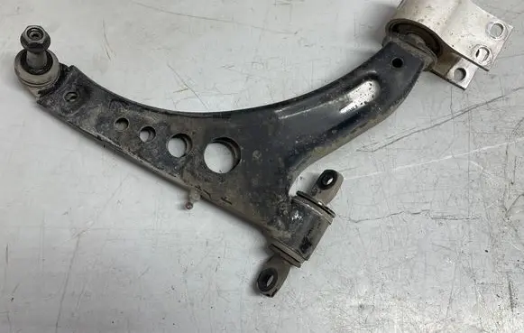 Opel Insignia B Front lower control arm/wishbone 84198833 84198829