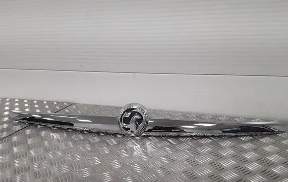 Opel Insignia A Tailgate trim 22803608