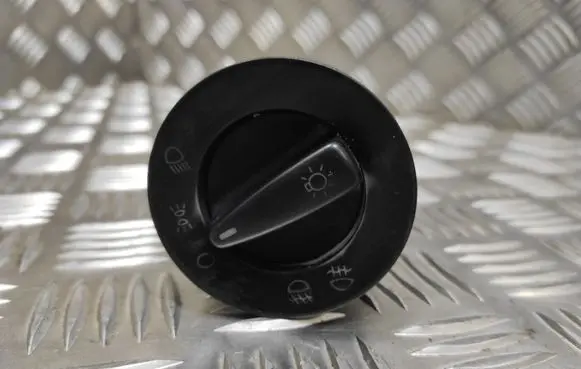 Volkswagen Golf IV Light switch 1C0941531A