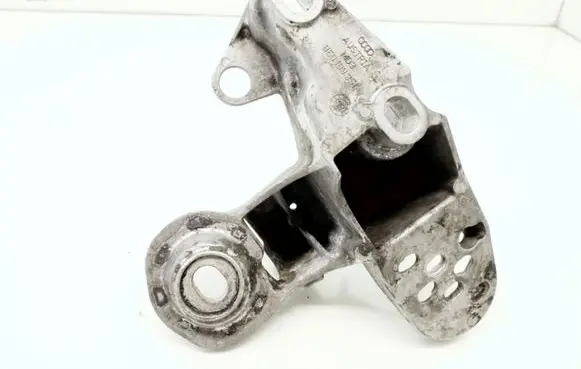 Volkswagen PASSAT B5.5 Engine mounting bracket 8E0199351