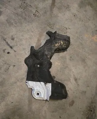 BMW X3 F25 Heat shield in engine bay 8917505