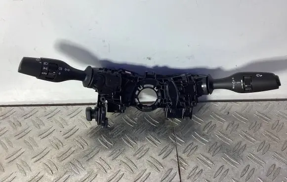 Wiper turn signal indicator stalk/switch
