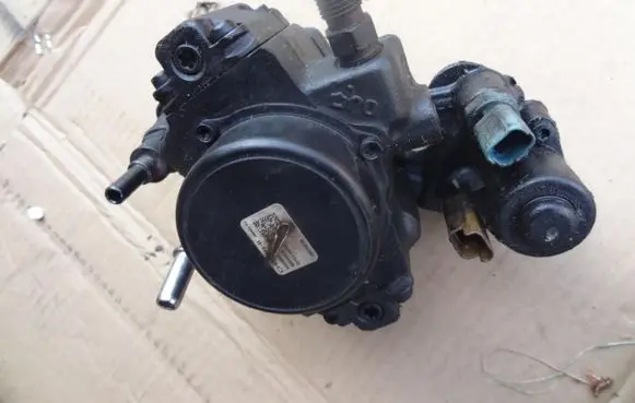 Peugeot 508 Fuel injection high pressure pump 9687959180