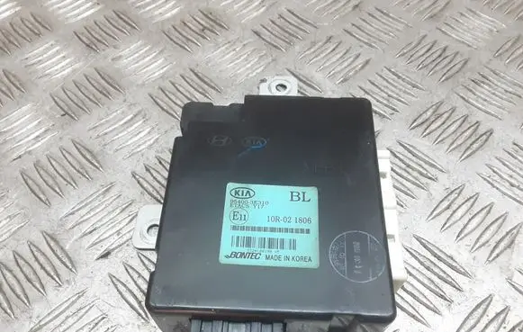 KIA Sorento Door central lock control unit/module 10R021806