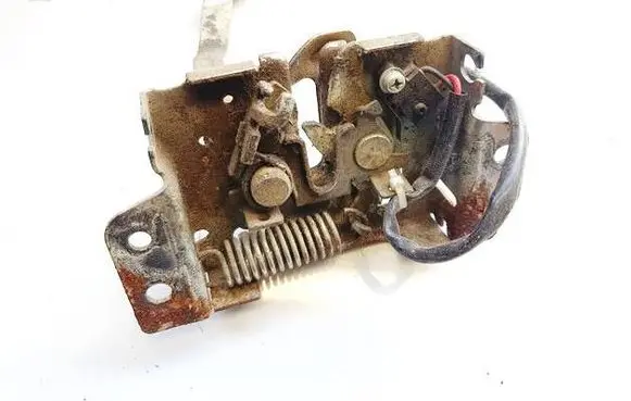 Engine bonnet/hood lock/catch