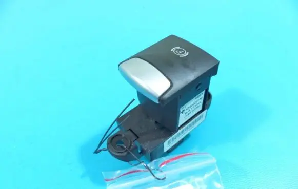 Maserati Ghibli Handbrake/parking brake auto hold switch 6700207730 IMPRK1227831