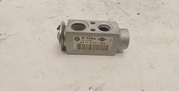 BMW 5 E39 Air conditioning (A/C) expansion valve 64118371459 R134A 324303