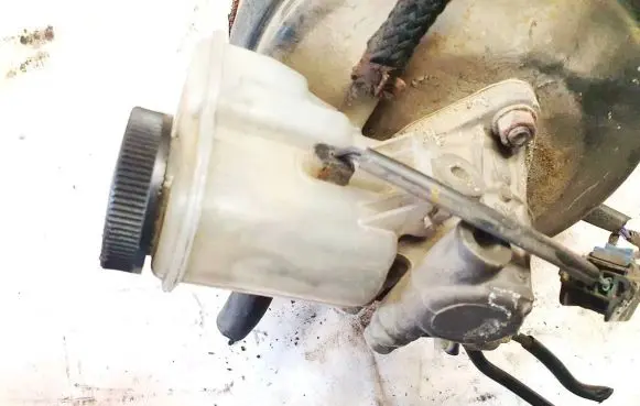 Mazda 323 Master brake cylinder