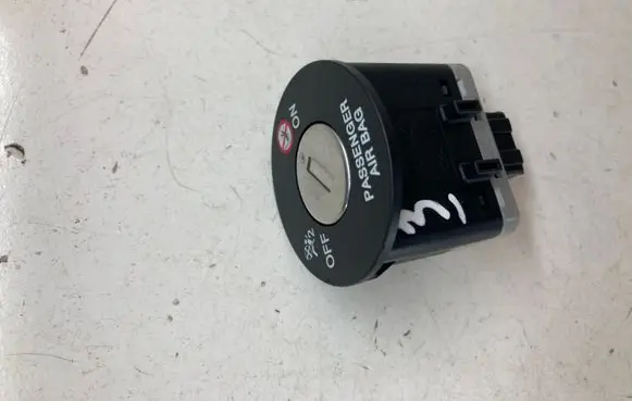 KIA Sportage Passenger airbag on/off switch 
