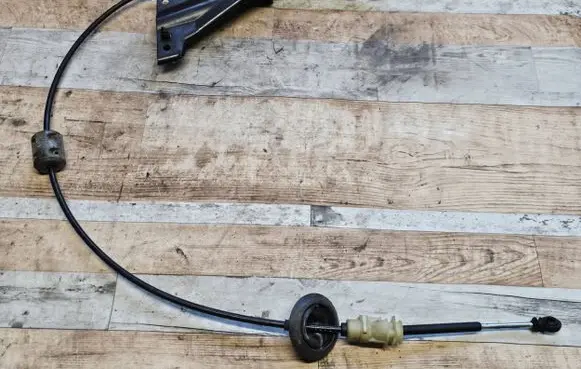 Gear shift cable linkage