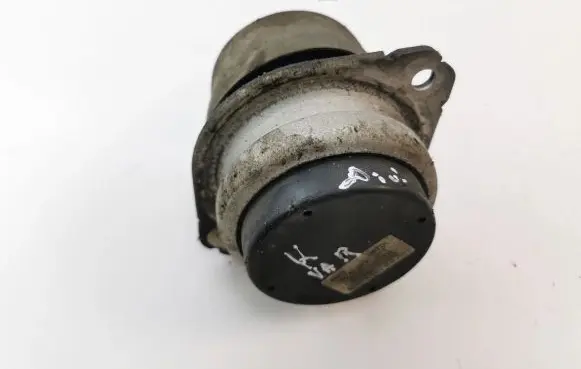 Audi Q7 4L Engine mount bracket 7L6199131A