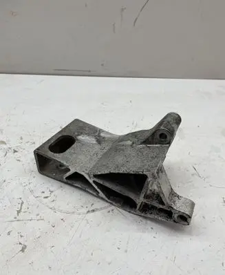 Volvo S60 Engine mounting bracket 21531714
