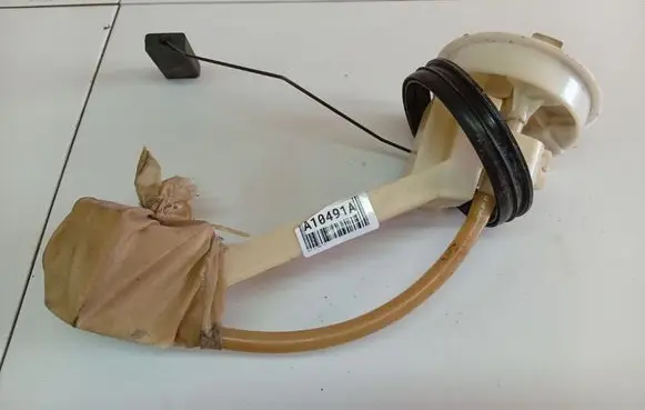 Audi A4 S4 B5 8D Fuel level sensor 8D0919673