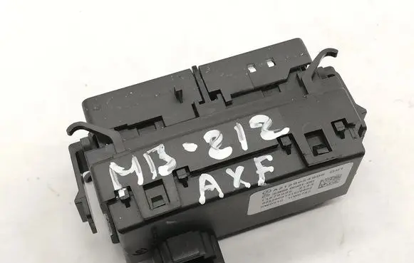 Mercedes-Benz E W212 ESP (stability program) switch A2129054900Q01