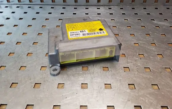Mitsubishi Grandis Airbag control unit/module MN141401 W2T62674