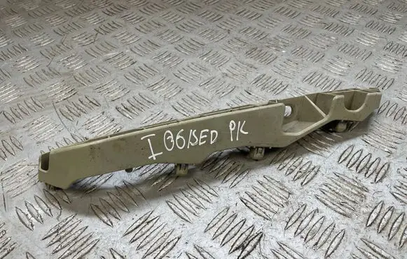 Subaru Impreza II Fender mounting bracket
