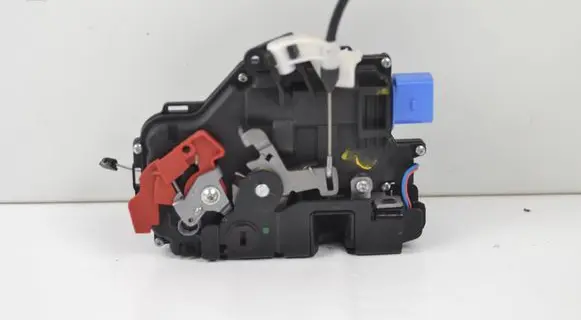Volkswagen Golf Plus Rear door lock 7L0839015D