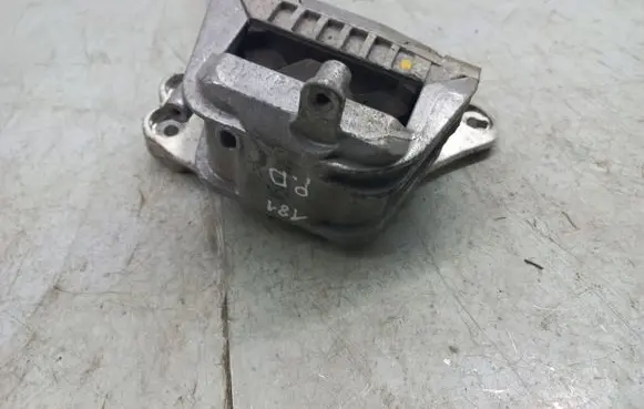Volkswagen Jetta VI Engine mount bracket 1J0199262